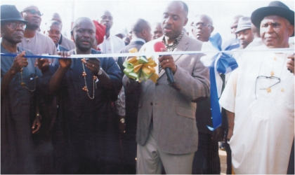 Rivers State Governor, Rt Hon Chibuike Rotimi Amaechi (2nd right), assisted by former SSG, Chief Sampson Agbaru (right), member House of Representative, Hon Andrew Uchendu (left) and Chairman, Emohua Local Government, Engr Emeka Woke, during the commissioning of Emohua Ultra -Modern Market, last Saturday.