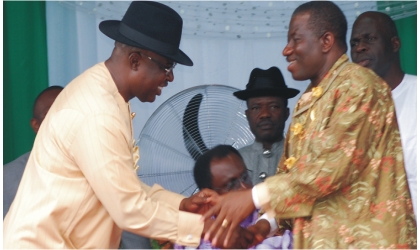 Governor Timipre Sylva of Bayelsa State (left) in a handshake with President Goodluck Jonathan during the President’s visit to Bayelsa State on Friday