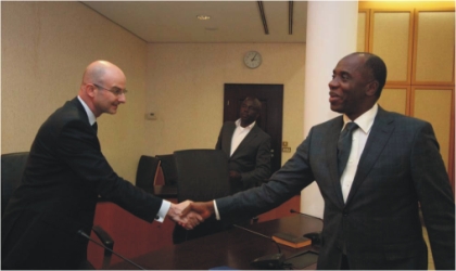 Rivers State Governor, Rt. Hon.Chibuike Amaechi (right) in a handshake with  Lorenzo Pareja, Director, Standard And Poors, Sovereign/International Public Finance rating firm during a courtesy call at Government House, Port Harcourt, Monday.