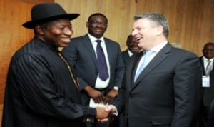 President Goodluck Jonathan (left) in a handshake with Chief Executive Officer of Shell Petroleum International, Mr Ben Van Beurden, during a meeting in Amsterdam, recently.