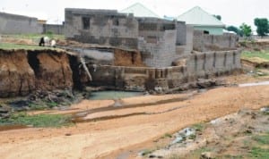 Erosion threatening Tambari Housing Estate in Bauchi, last Tuesday. Photo: NAN