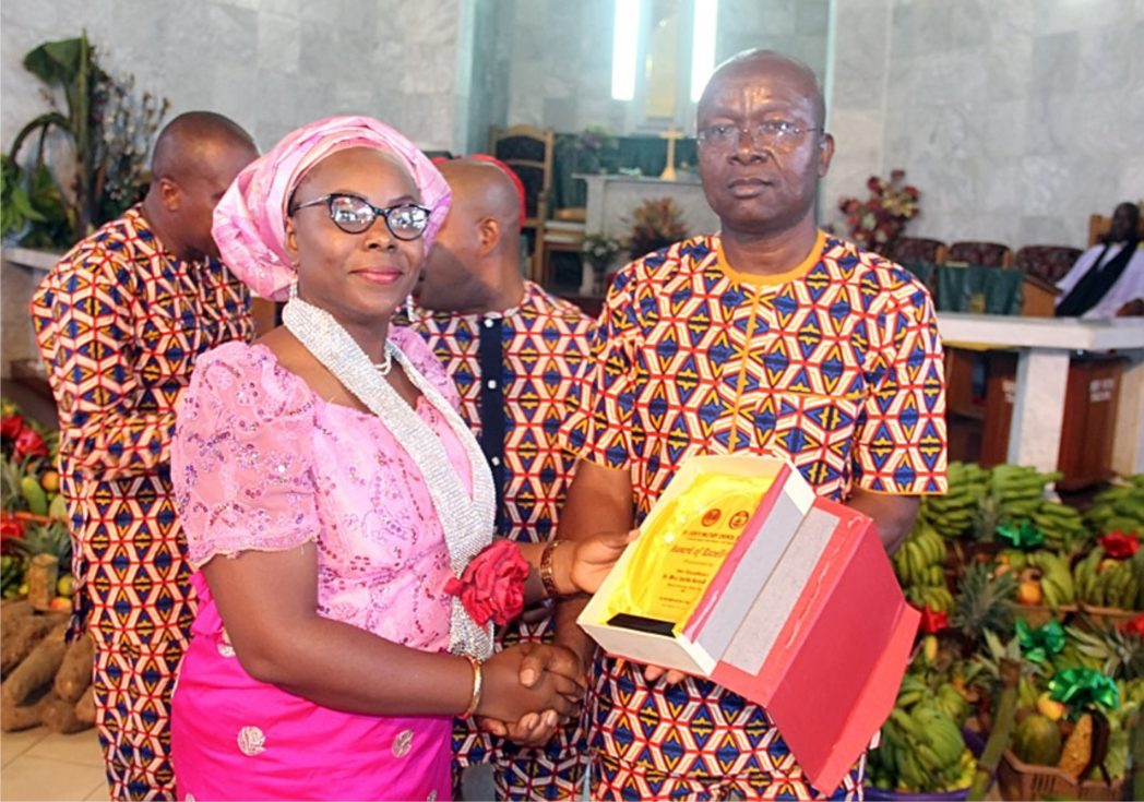 Representative of the Rivers State Deputy Governor and  Special Assistant on Social Media, Miss Uki Asemota, receiving an Award from the Chairman, 2017 Harvest Committee of St. Jude's Military Church (PROT), Brig. Gen. Nae Okeji, during the Adult Harvest Thanksgiving Service in Port Harcourt, yesterday. 